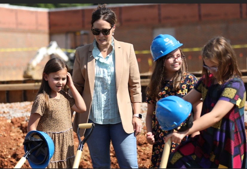 2023 Lt Governor Jacqueline Coleman and Students and LAVC Groundbreaking (KES)